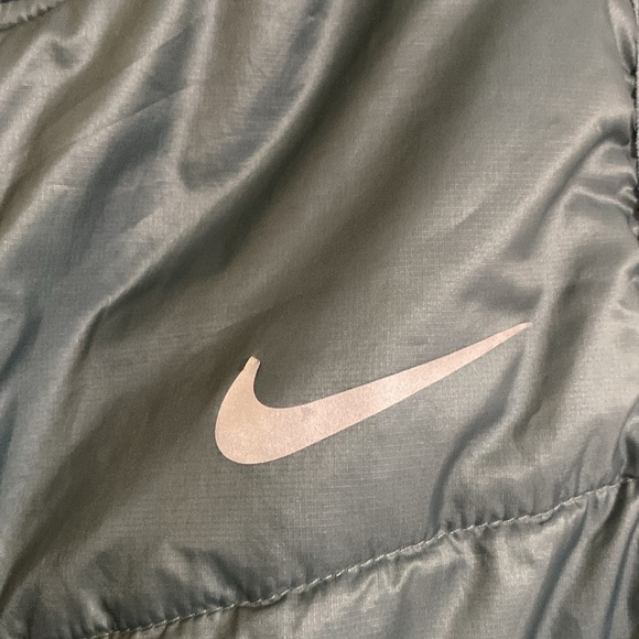 Men’s Large Nike Running Vest. Muted teal color and great condition! - Picture 2 of 10